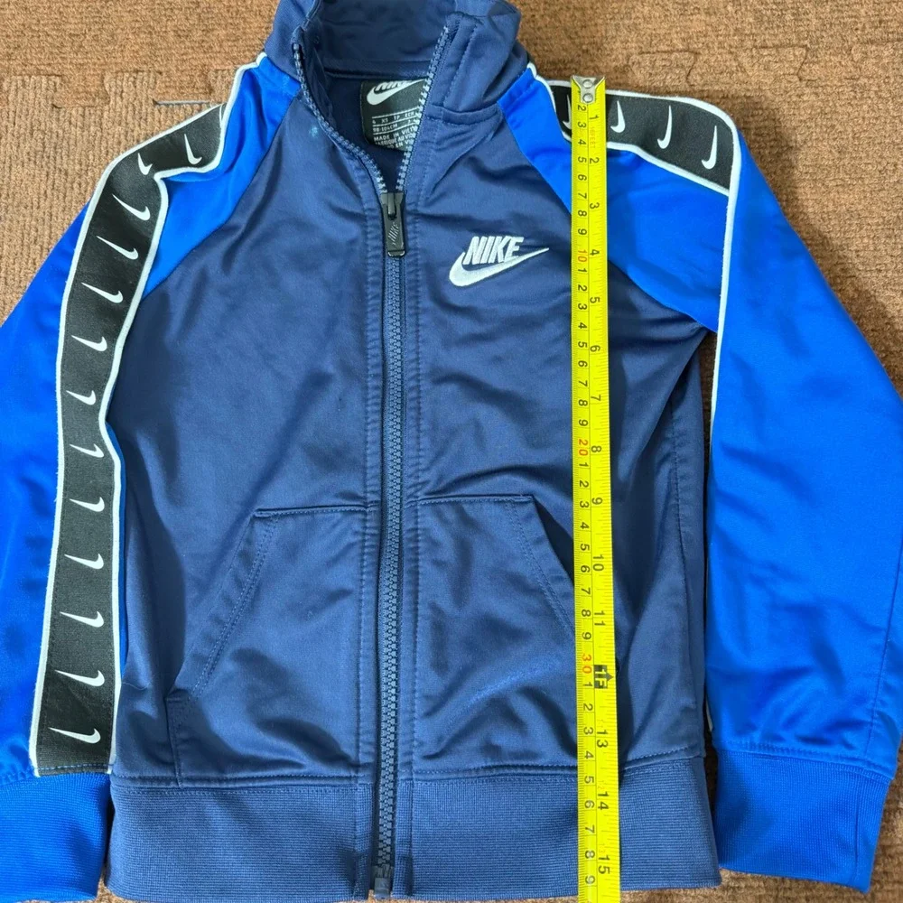 Nike kids sportswear
